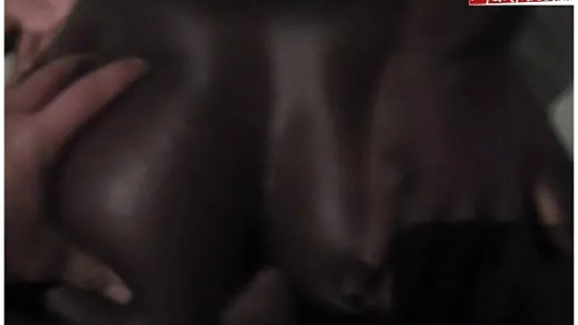 Gray es el dueño de unas madre e hijo follando real tetas geniales