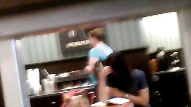 Jenna llama a la incesto madre e hijo xxx puerta del granero