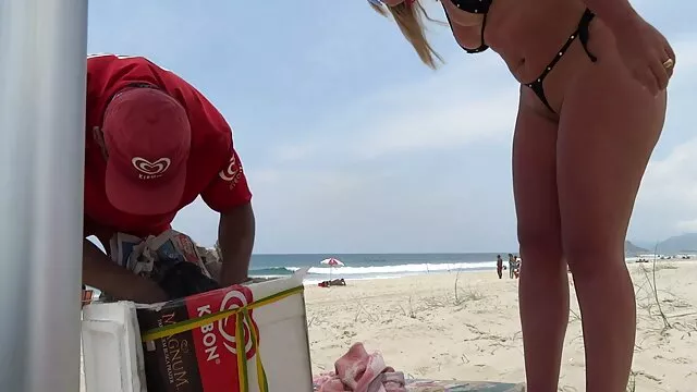 Julia sexo lesbico entre madre e hija en el césped