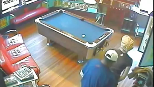 Figura caliente de videos xxx mama e hija Yana en el agua